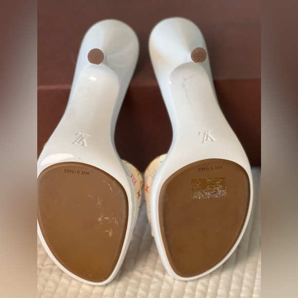Women’s White print Louis Vuitton heels. - Picture 3 of 14
